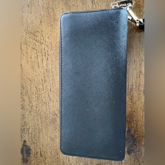 Michael Kors wristlet - Picture 4 of 9